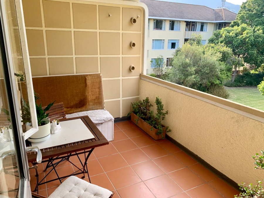 To Let 1 Bedroom Property for Rent in Rondebosch Village Western Cape